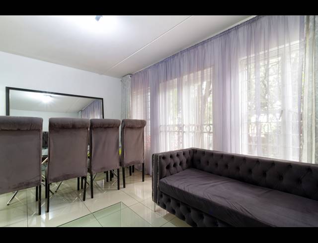 2 BEDROOM TOWNHOUSE FOR SALE IN RADIOKOP